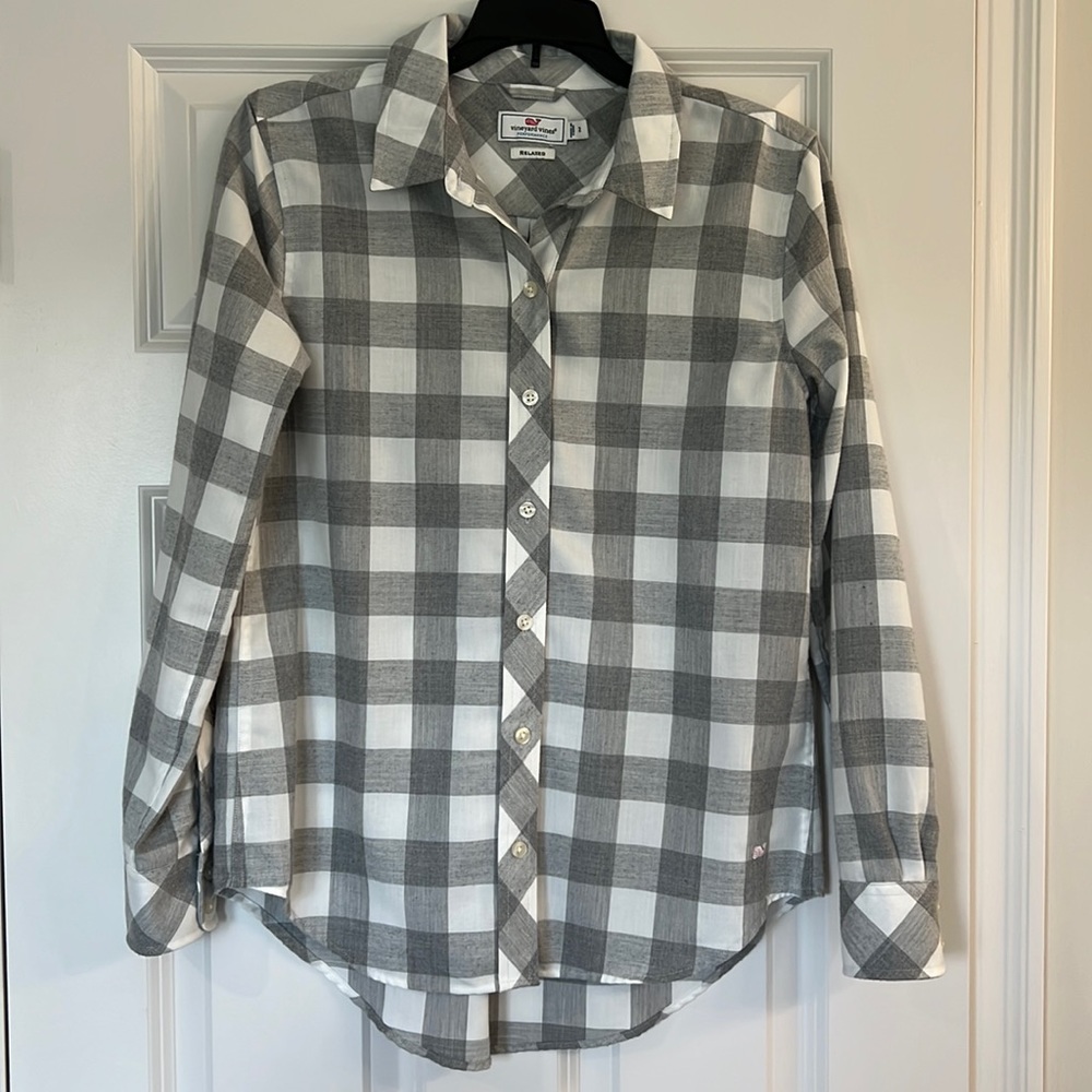 Vineyard Vines women’s button down shirt EUC Size 2